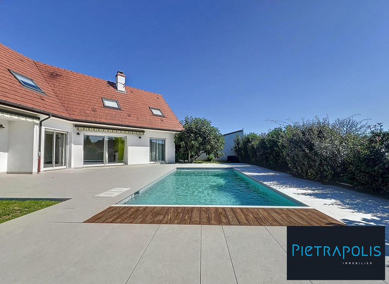 Maison - 204 m² - 5 pièces