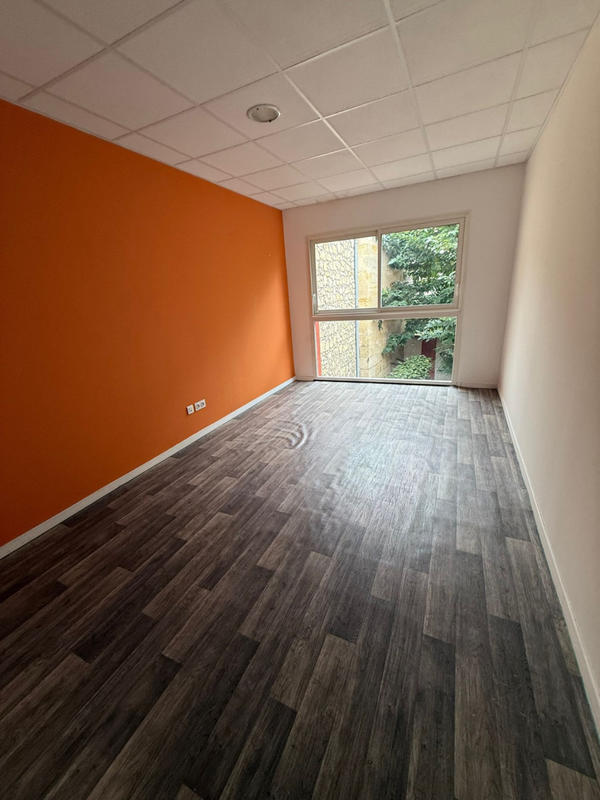 Local commercial - 170 m² - 4 pièces