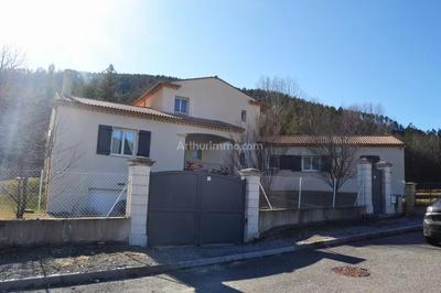 Maison - 258 m² - 7 pièces