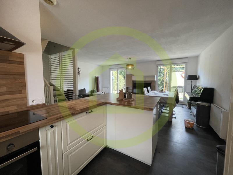 Maison - 94 m² - 6 pièces