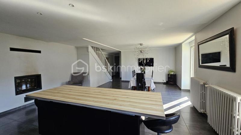 Demeure - 200 m² - 7 pièces