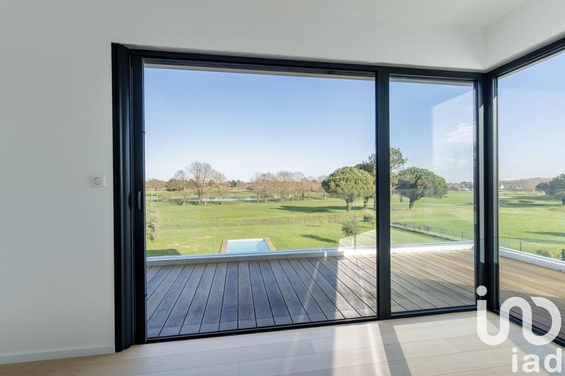 Maison - 240 m² - 8 pièces