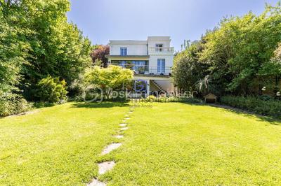 Maison - 297 m² - 10 pièces