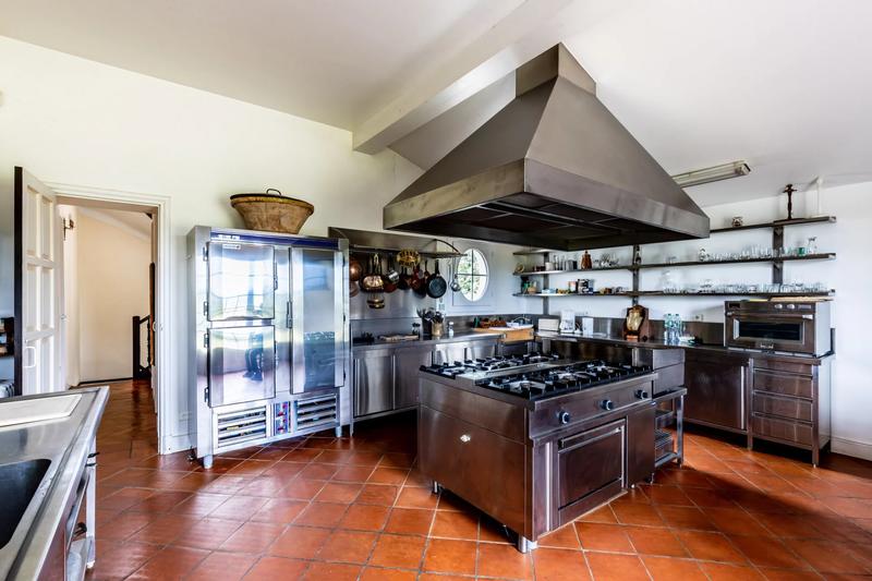 Château - 600 m² - 12 pièces