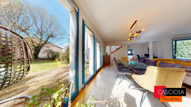 Maison - 185 m² - 8 pièces