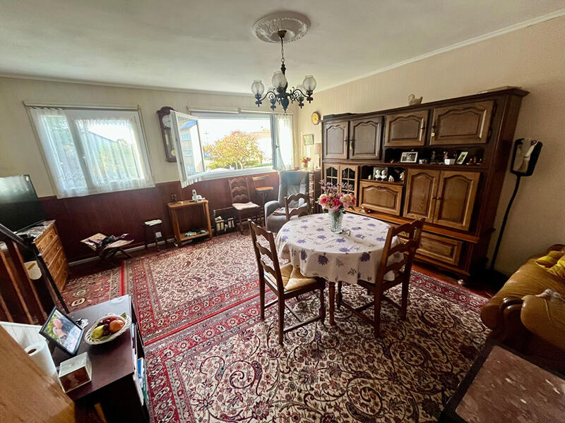 Maison - 90 m² - 5 pièces