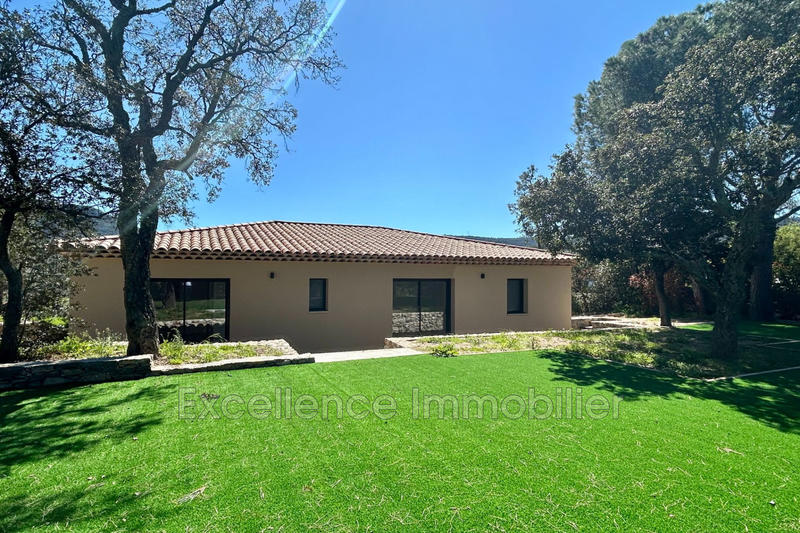 Propriété - 235 m² - 6 pièces