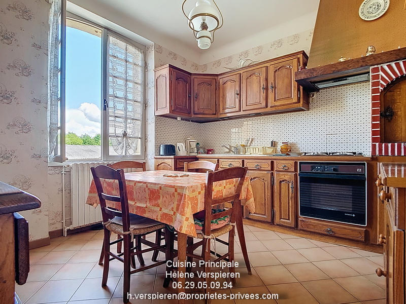 Maison - 217 m² - 10 pièces