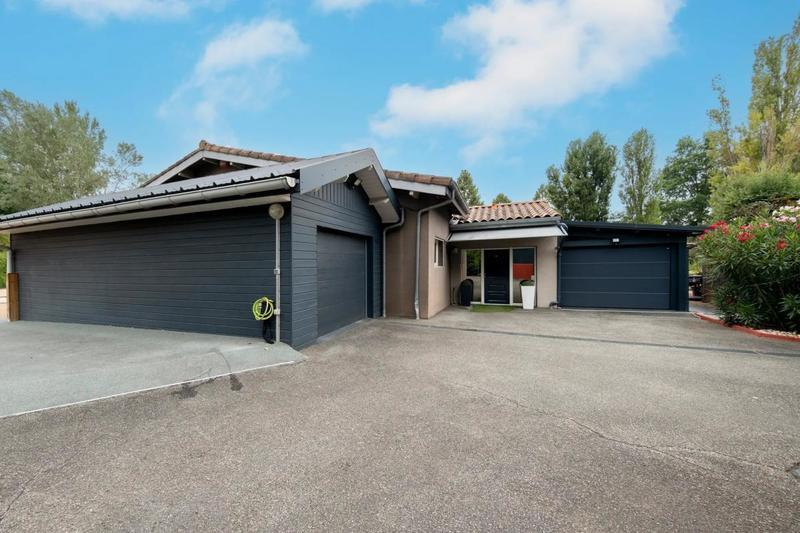 Maison - 218 m² - 8 pièces