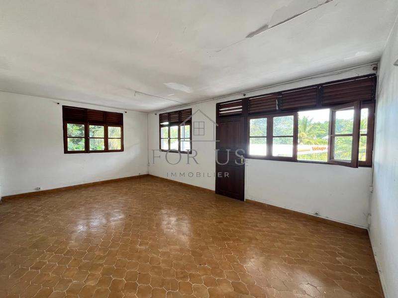 Maison - 144 m² - 9 pièces