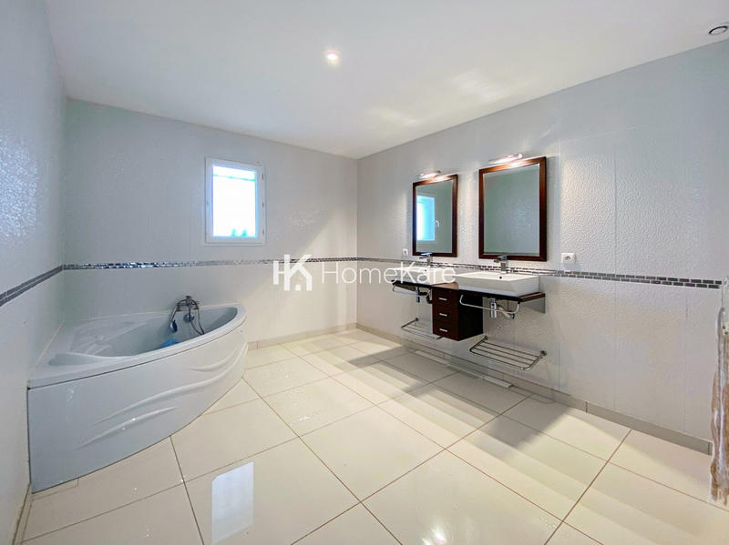 Maison - 170 m² - 6 pièces