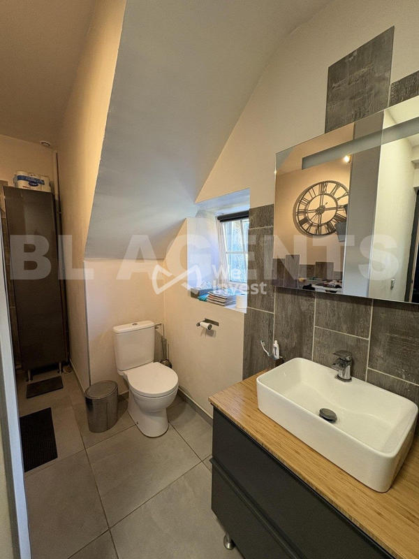 Maison - 235 m² - 9 pièces