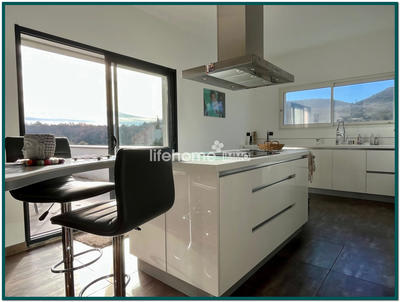 Villa - 208 m² - 5 pièces