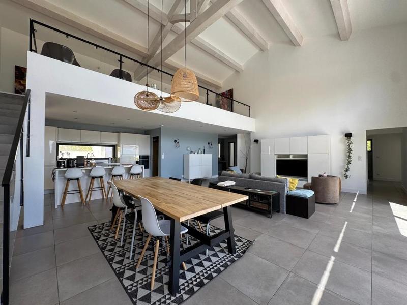 Maison - 187 m² - 7 pièces