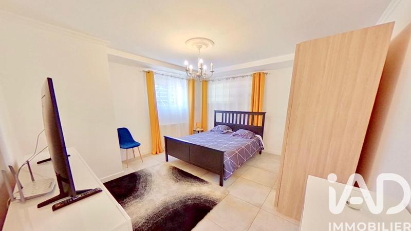 Maison - 280 m² - 10 pièces