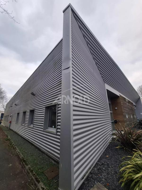 Entrepôt - 730 m² - 11 pièces