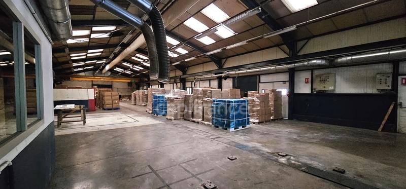Local d'activité / Entrepôt - 1 600 m² - 22 pièces