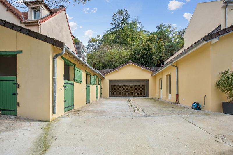 Maison - 210 m² - 10 pièces