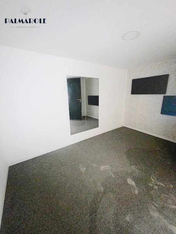 Local commercial - 115 m² - 3 pièces