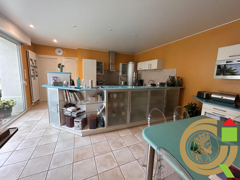 Maison - 412 m² - 6 pièces