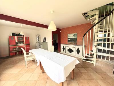 Maison - 140 m² - 8 pièces