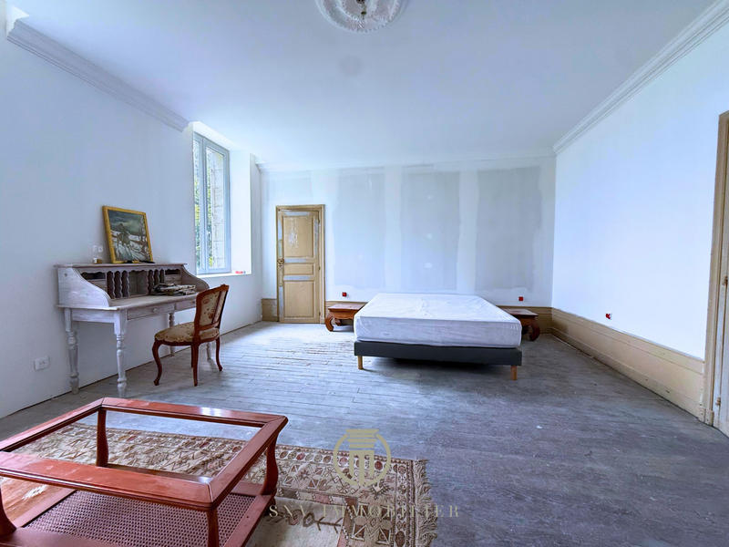 Château - 947 m² - 28 pièces