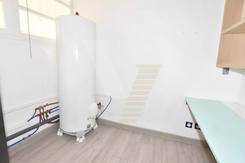 Local commercial - 90 m² - 4 pièces