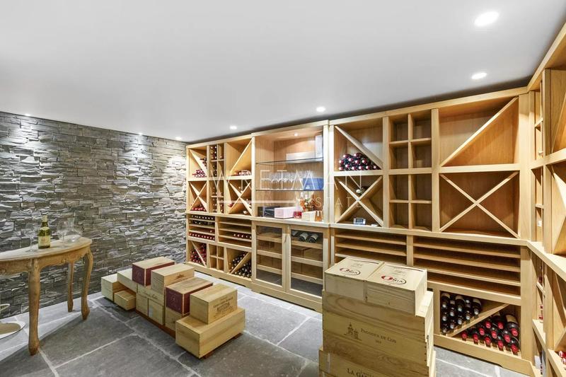 Maison - 472 m² - 10 pièces