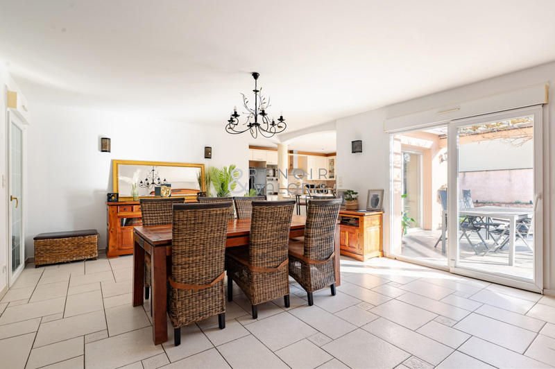 Maison - 183 m² - 8 pièces