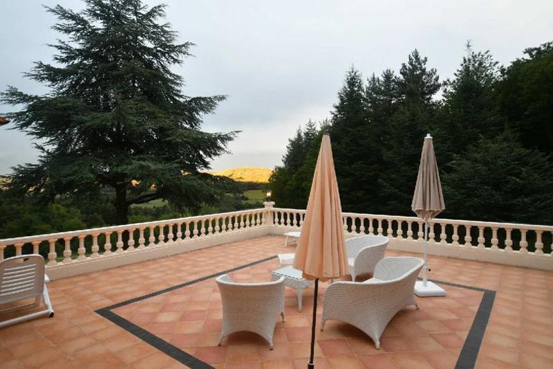 Maison - 600 m² - 10 pièces