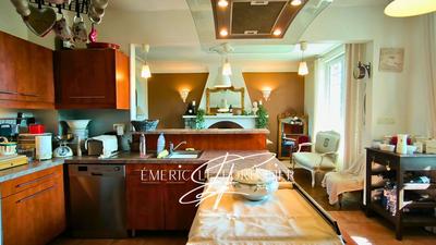 Maison - 240 m² - 10 pièces