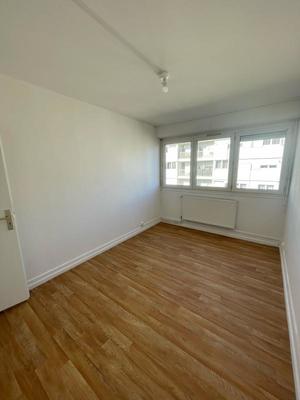 Appartement - 96 m² - 5 pièces