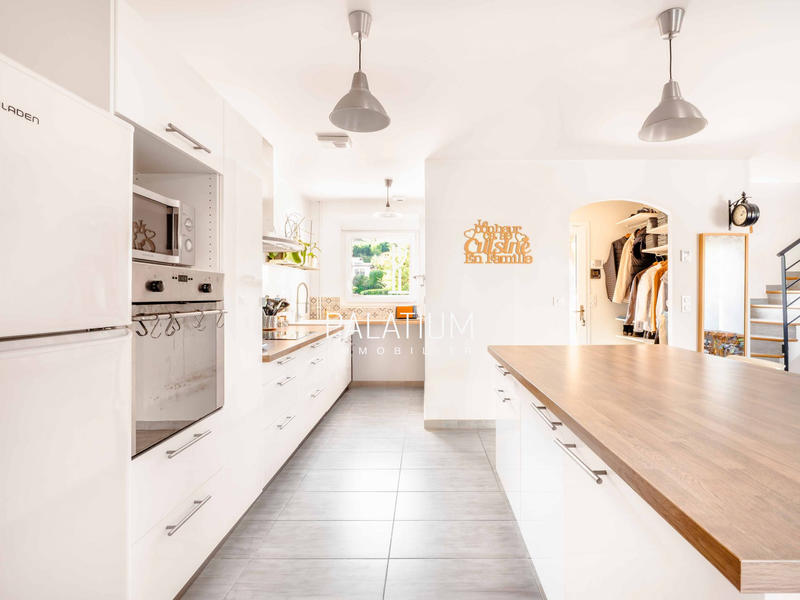 Maison traditionnelle - 148 m² - 6 pièces