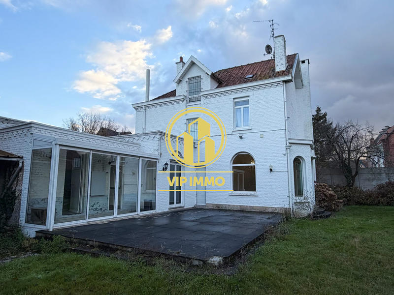 Maison - 166 m² - 8 pièces