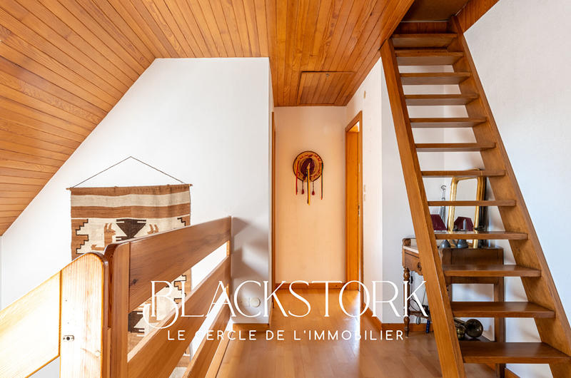 Maison - 202 m² - 6 pièces