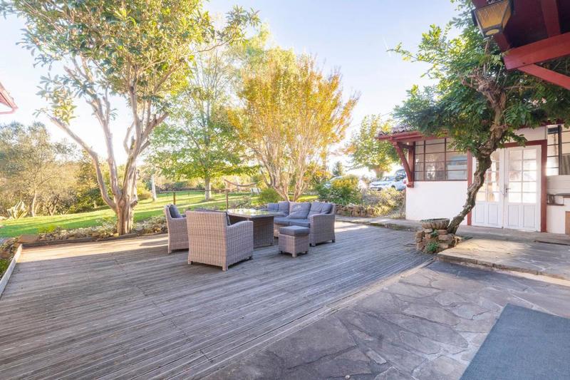 Maison - 235 m² - 5 pièces