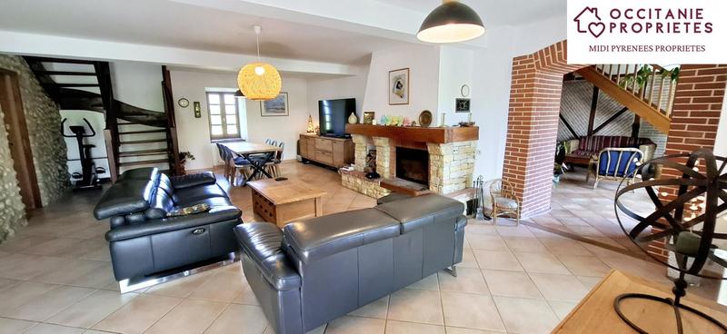 Propriété - 402 m² - 14 pièces