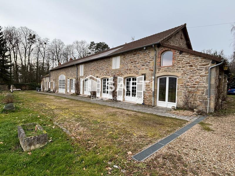 Maison - 241 m² - 7 pièces
