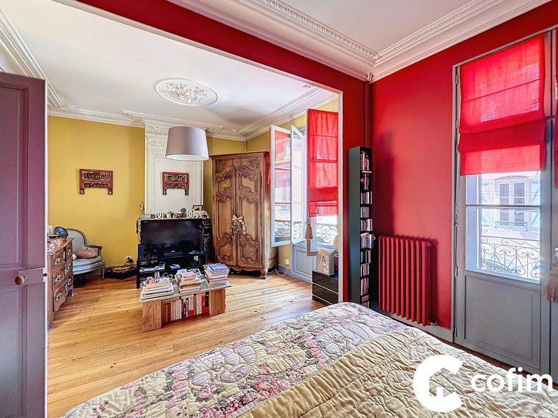 Maison - 230 m² - 6 pièces