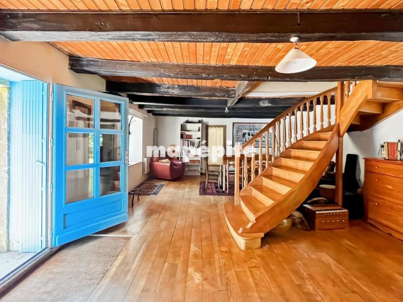 Maison - 1 275 m² - 19 pièces