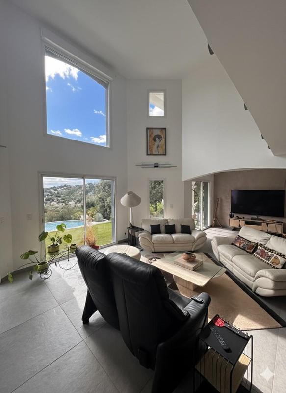 Maison - 203 m² - 6 pièces