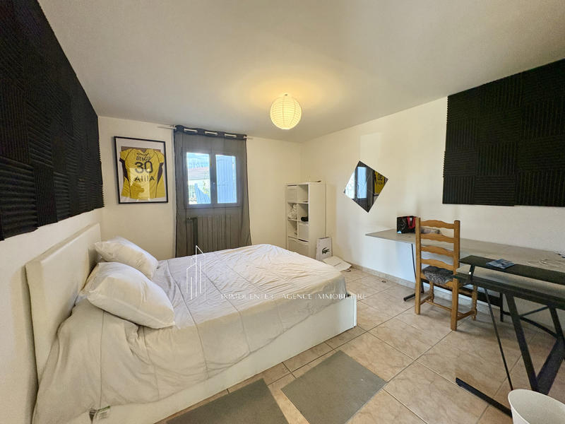 Villa - 216 m² - 8 pièces