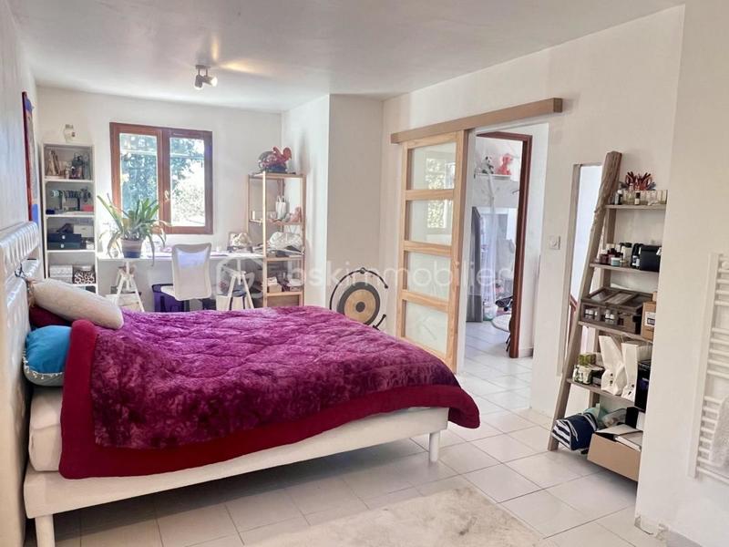 Maison traditionnelle - 187 m² - 7 pièces