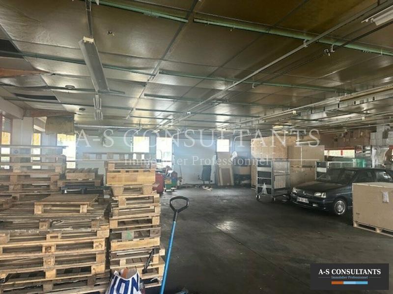 Entrepôt - 1 800 m²