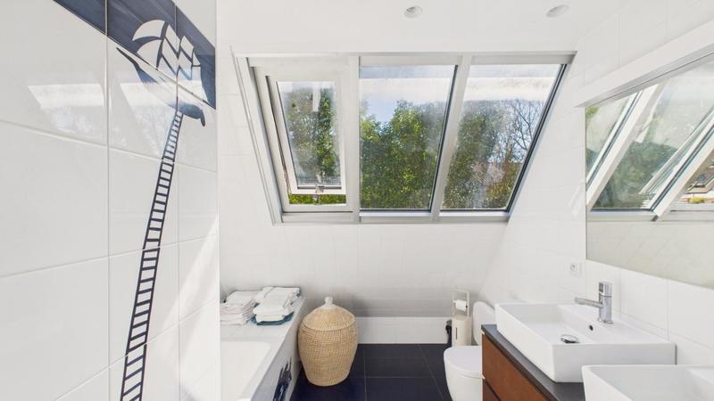 Propriété - 320 m² - 8 pièces