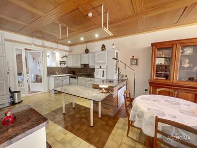 Maison - 184 m² - 7 pièces