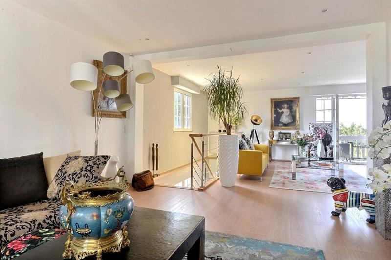 Maison - 250 m² - 10 pièces