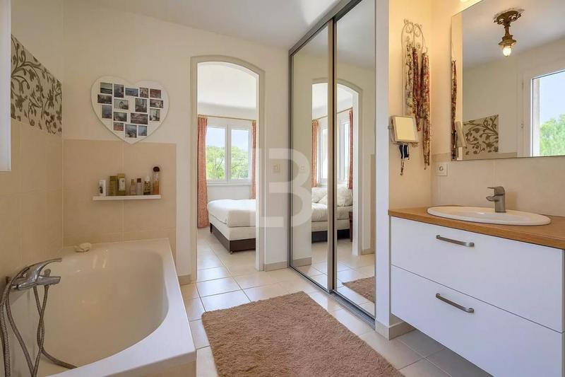 Villa - 312 m² - 7 pièces