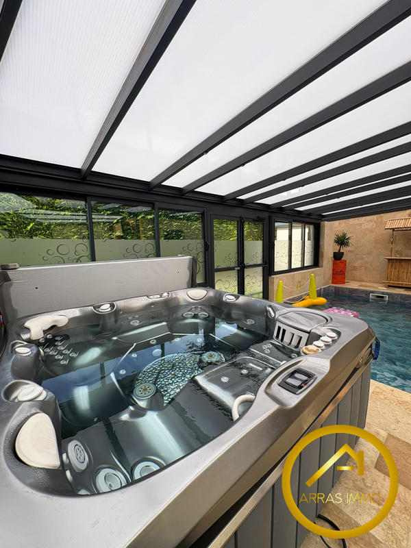 Maison - 208 m² - 8 pièces