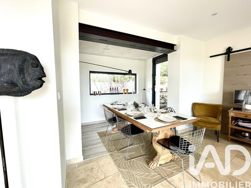 Maison - 232 m² - 8 pièces